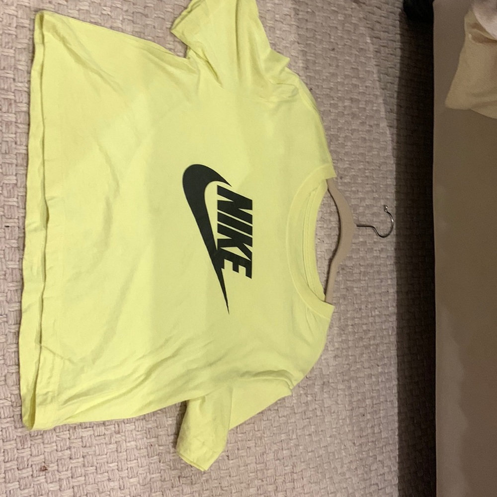nike cropped top